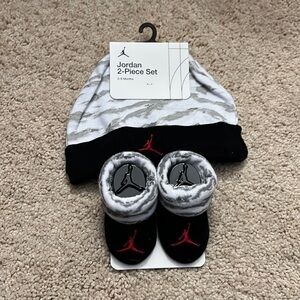 Jordan 2 piece hat and baby bootie set